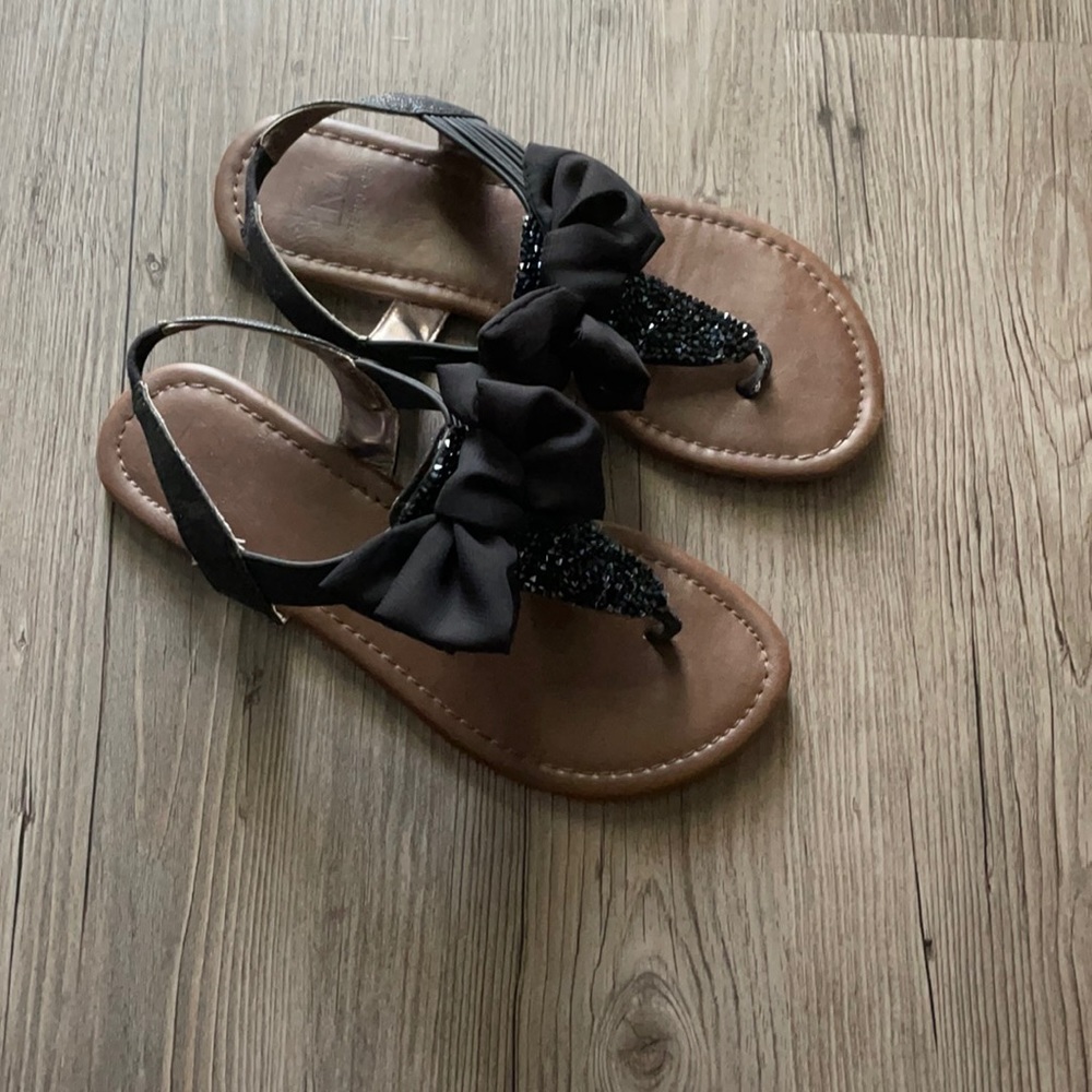 Women’s bow sandals size 6.5